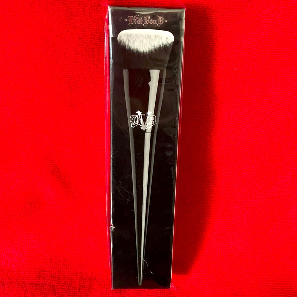 Lock it foundation brush